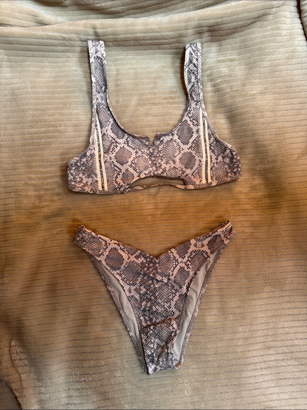 Frankie’s Bikinis bikini set